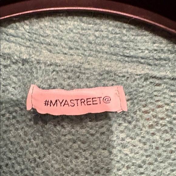 Oversized Green Cardigan Sweater - Picture 6 of 6